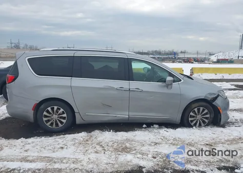 2018 Chrysler Pacifica Touring L из США, поврежденный, VIN 2C4RC1BG8JR317983